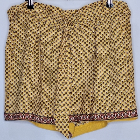 Max Studio Paperbag Shorts - Size L - Picture 4 of 11